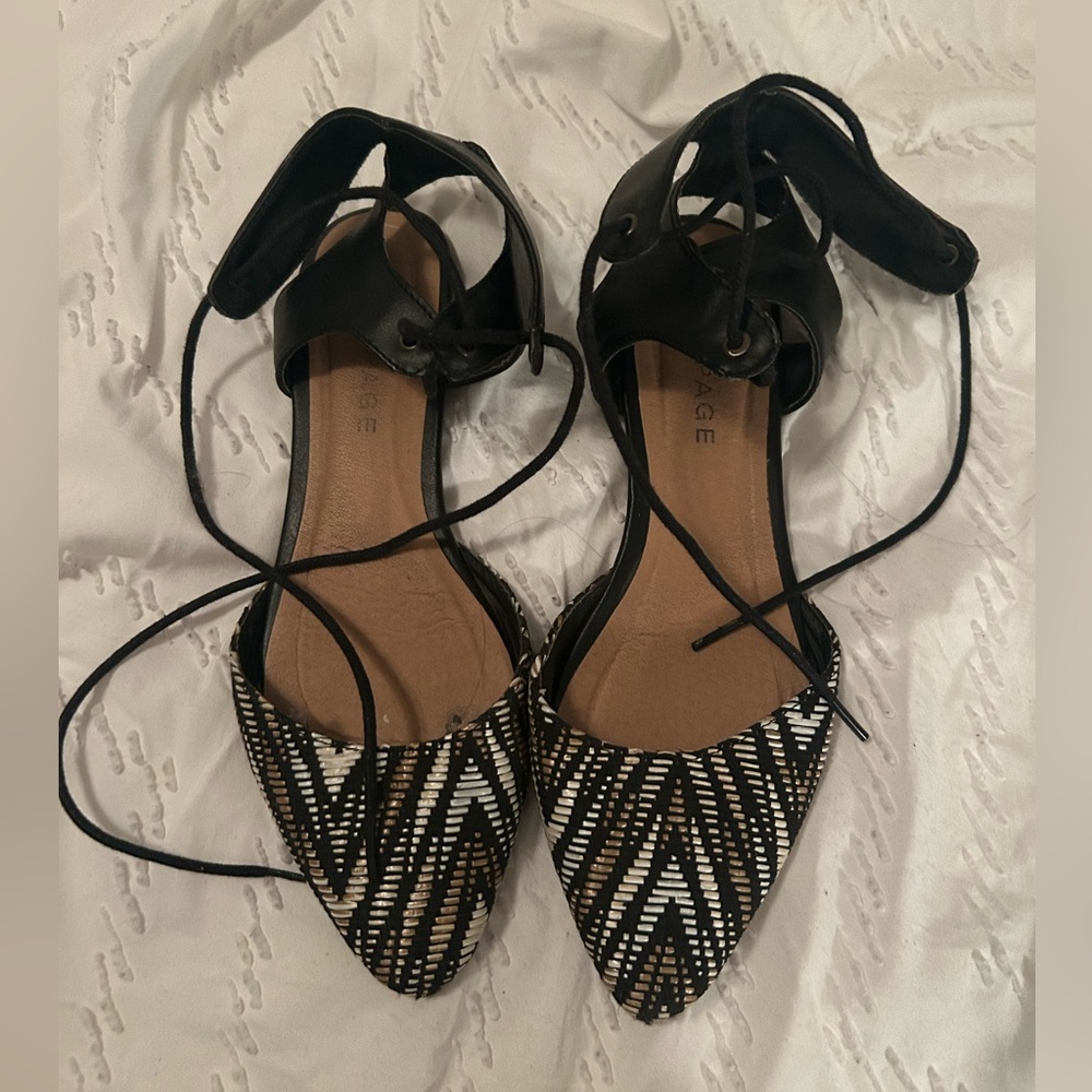Tan and black flats - Picture 1 of 3